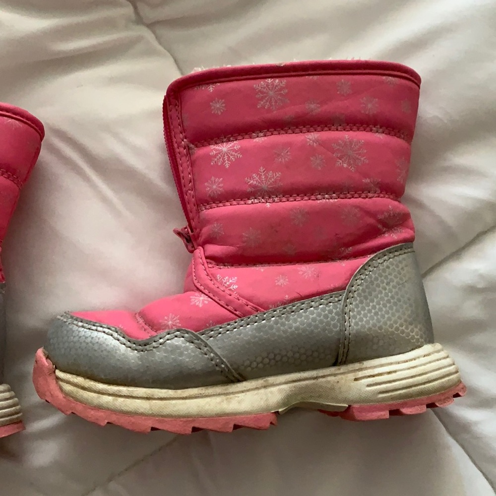 Pink with snowflakes. Furry inside. Used kids size 9 snow boots.